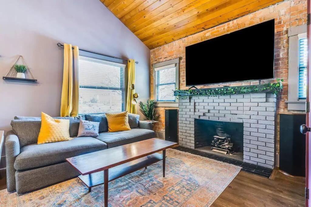 2Br Home W Parking Downtown Charm In Full Bloom! Tucson Buitenkant foto