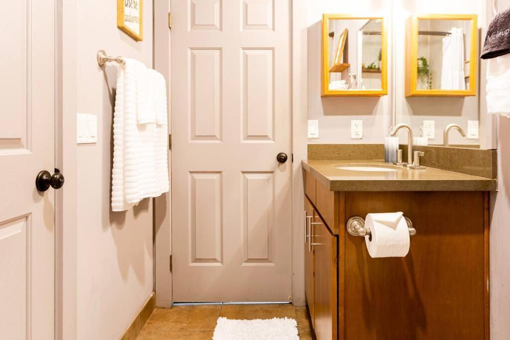 2Br Home W Parking Downtown Charm In Full Bloom! Tucson Buitenkant foto